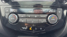 Nissan Qashqai 1.2 DiG-T N-Connecta 5dr Petrol Hatchback